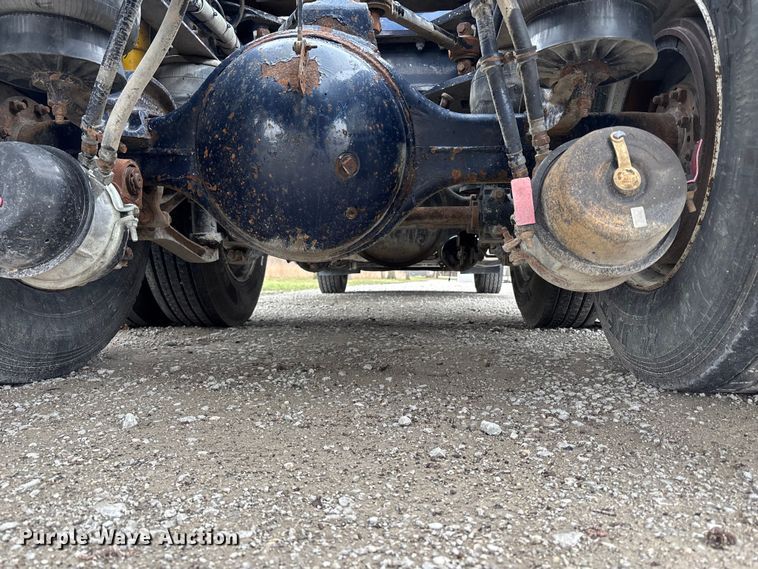 image for item FB3574 1997 Kenworth T600 semi truck