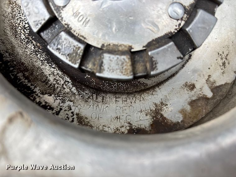 image for item FB3574 1997 Kenworth T600 semi truck