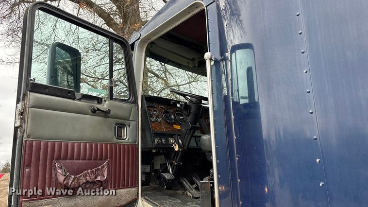 image for item FB3574 1997 Kenworth T600 semi truck