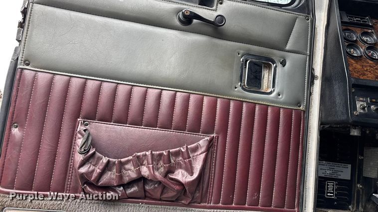 image for item FB3574 1997 Kenworth T600 semi truck