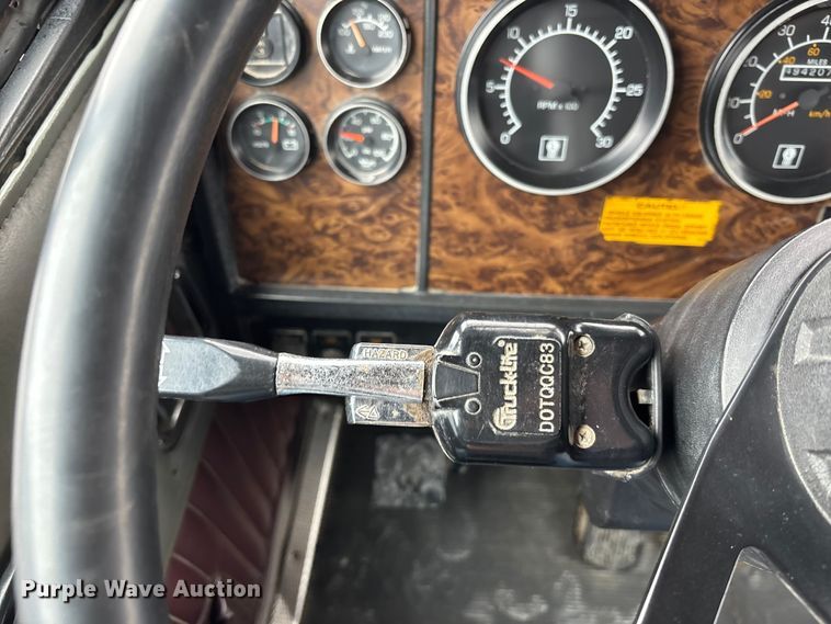 image for item FB3574 1997 Kenworth T600 semi truck