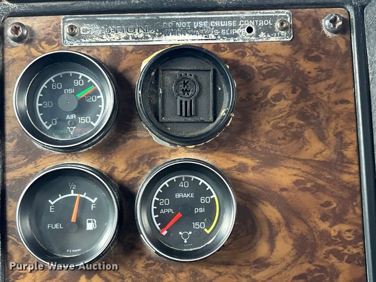 image for item FB3574 1997 Kenworth T600 semi truck