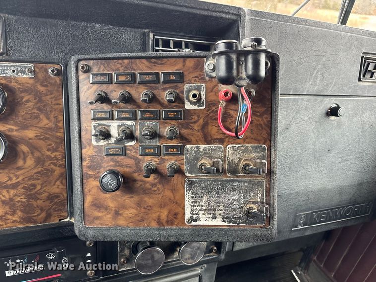 image for item FB3574 1997 Kenworth T600 semi truck