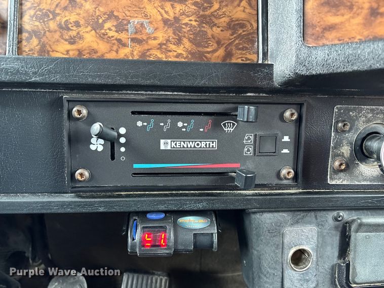 image for item FB3574 1997 Kenworth T600 semi truck