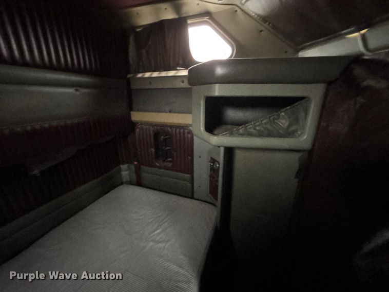 image for item FB3574 1997 Kenworth T600 semi truck