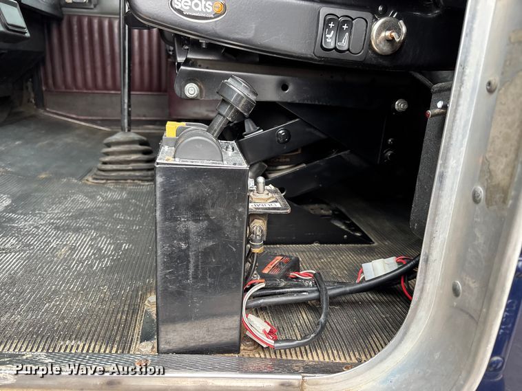 image for item FB3574 1997 Kenworth T600 semi truck