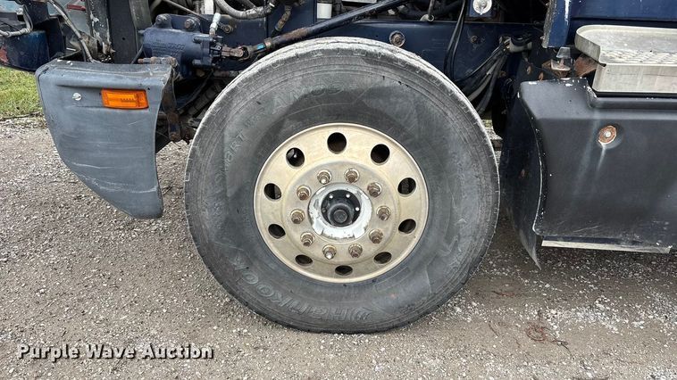 image for item FB3574 1997 Kenworth T600 semi truck