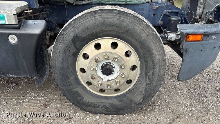 image for item FB3574 1997 Kenworth T600 semi truck