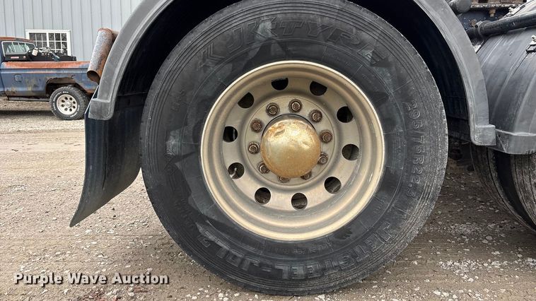 image for item FB3574 1997 Kenworth T600 semi truck