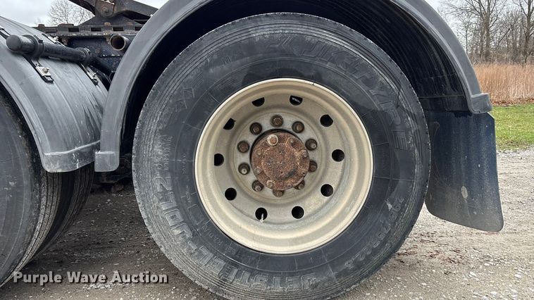 image for item FB3574 1997 Kenworth T600 semi truck