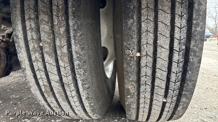 image for item FB3574 1997 Kenworth T600 semi truck