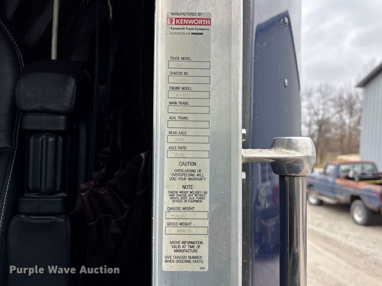 image for item FB3574 1997 Kenworth T600 semi truck