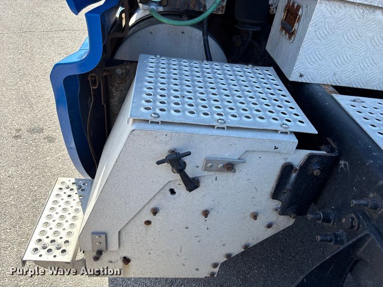 image for item FB3586 2015 International Prostar+ 122 semi truck