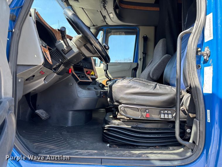 image for item FB3586 2015 International Prostar+ 122 semi truck