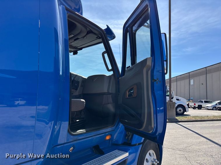 image for item FB3586 2015 International Prostar+ 122 semi truck