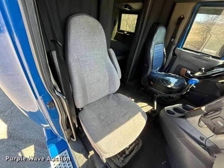 image for item FB3586 2015 International Prostar+ 122 semi truck