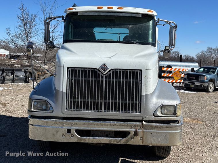 image for item FB3590 2006 International 9200i semi truck