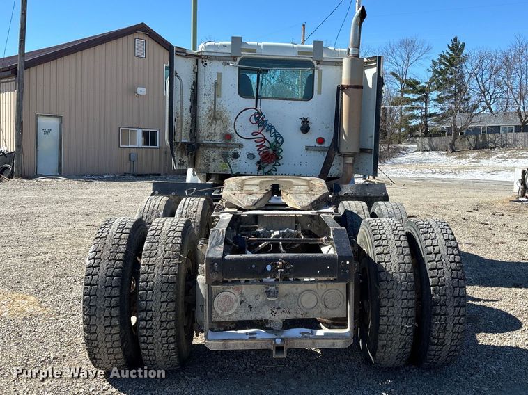 image for item FB3590 2006 International 9200i semi truck