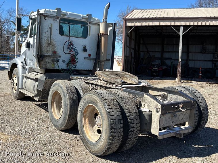 image for item FB3590 2006 International 9200i semi truck