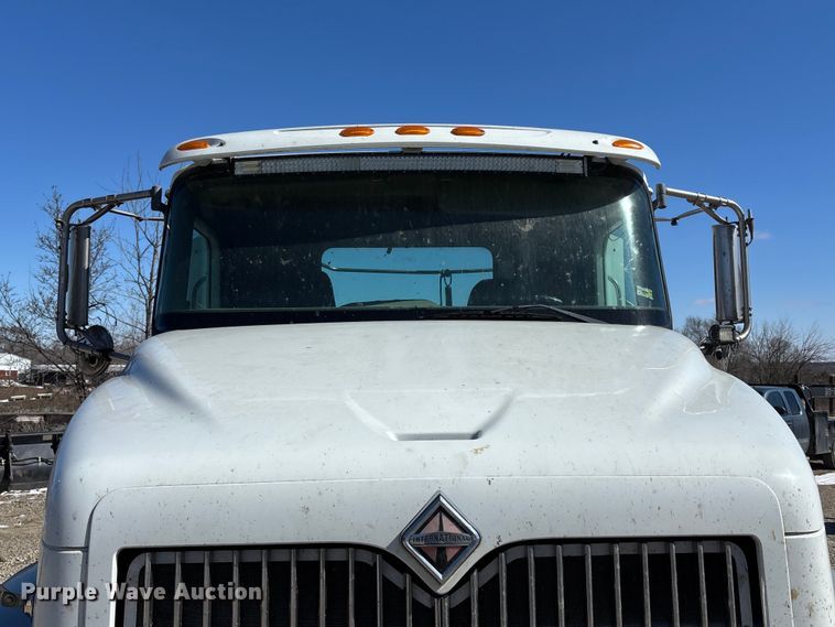 image for item FB3590 2006 International 9200i semi truck