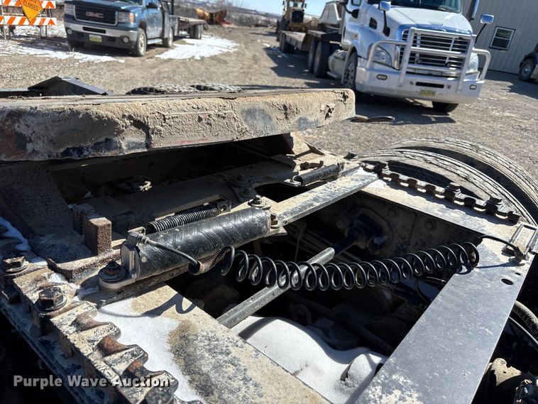 image for item FB3590 2006 International 9200i semi truck