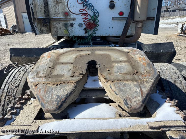 image for item FB3590 2006 International 9200i semi truck