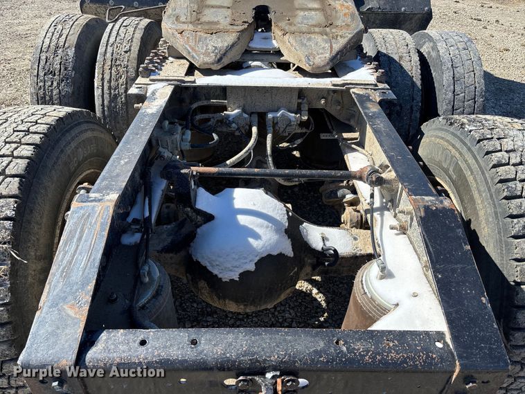 image for item FB3590 2006 International 9200i semi truck