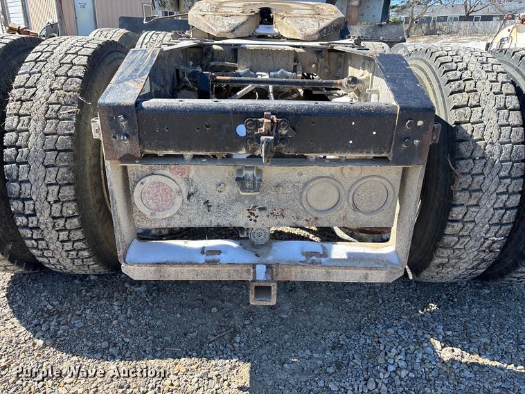 image for item FB3590 2006 International 9200i semi truck