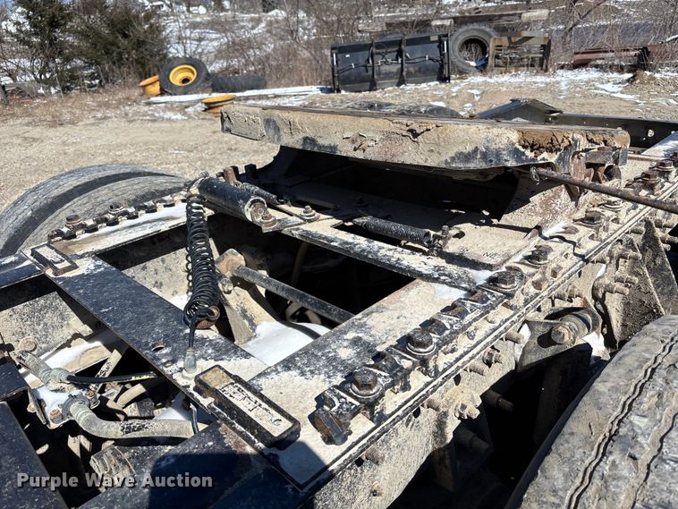 image for item FB3590 2006 International 9200i semi truck