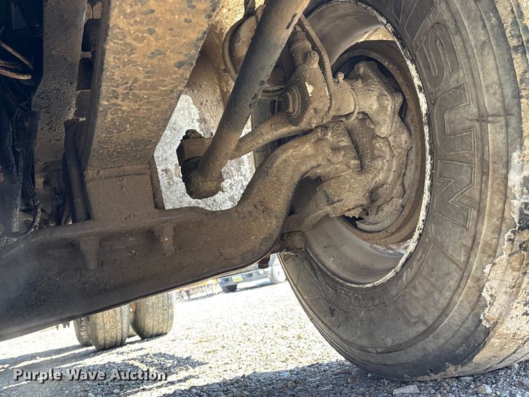 image for item FB3590 2006 International 9200i semi truck