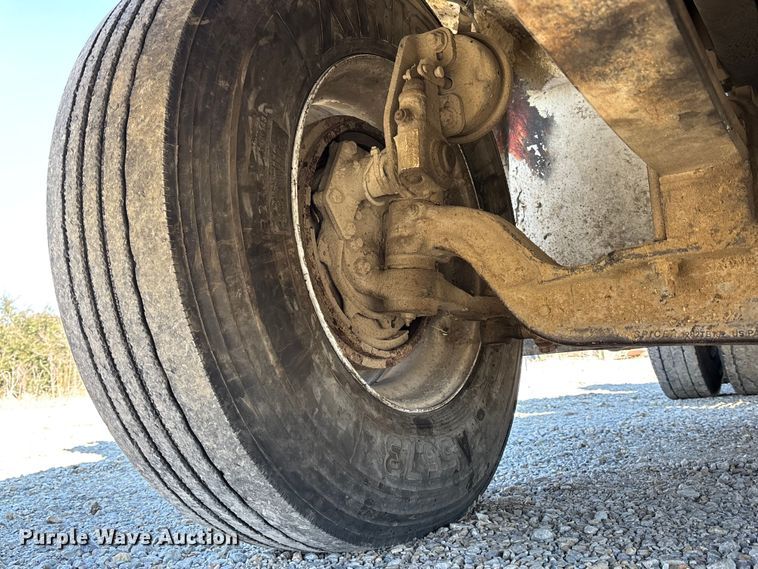 image for item FB3590 2006 International 9200i semi truck