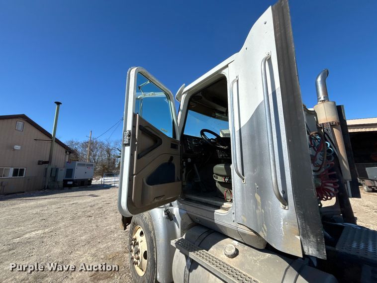 image for item FB3590 2006 International 9200i semi truck