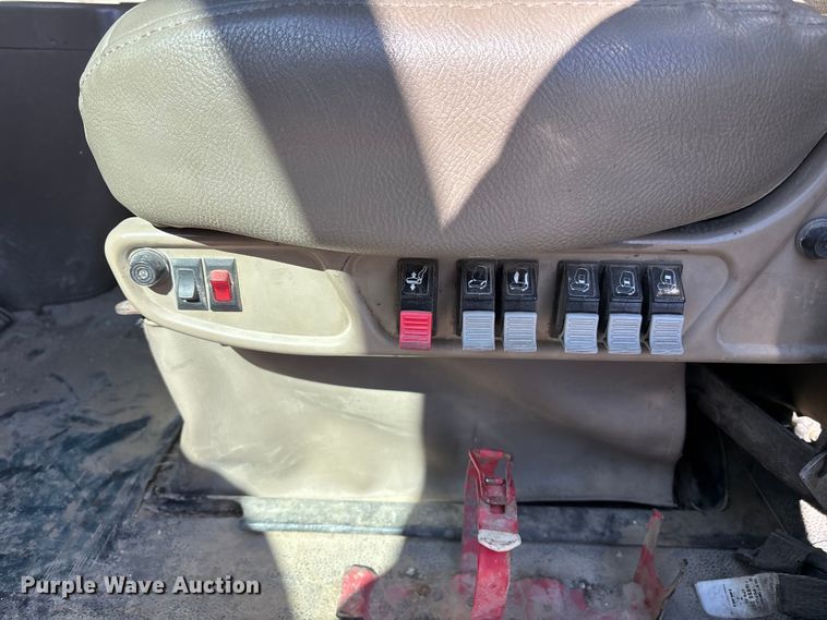 image for item FB3590 2006 International 9200i semi truck