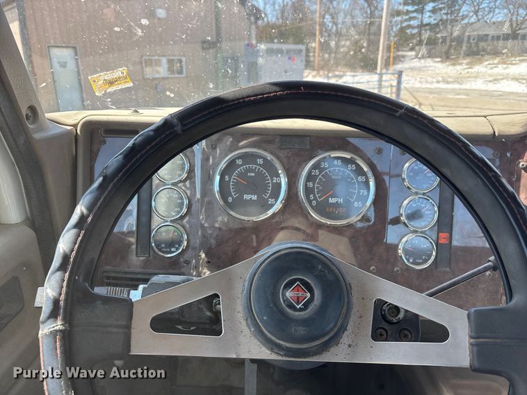 image for item FB3590 2006 International 9200i semi truck