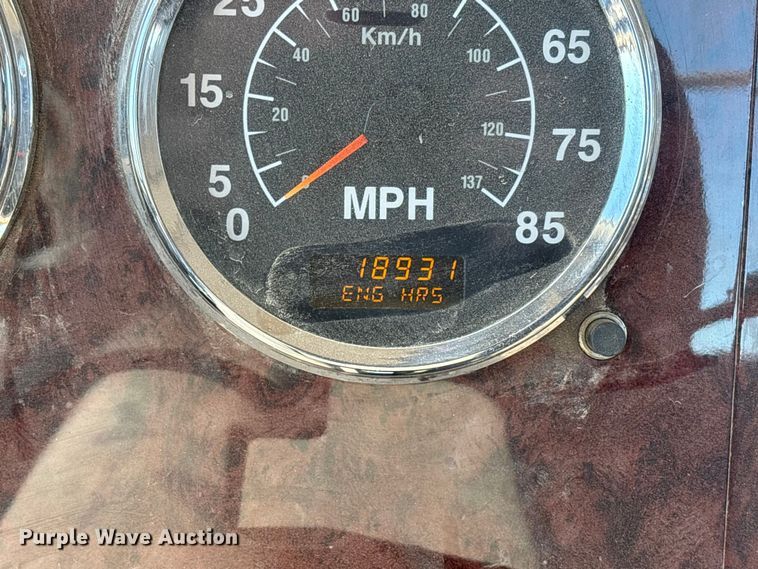 image for item FB3590 2006 International 9200i semi truck