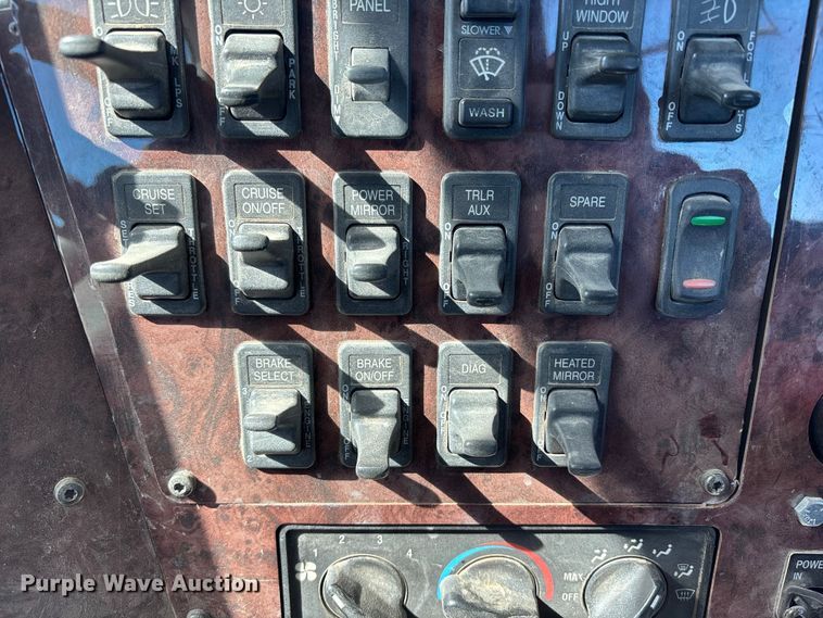 image for item FB3590 2006 International 9200i semi truck