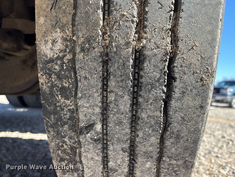 image for item FB3590 2006 International 9200i semi truck