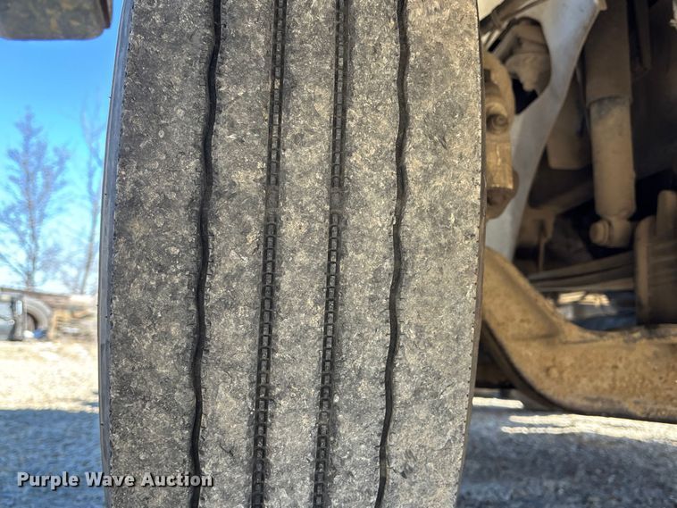 image for item FB3590 2006 International 9200i semi truck