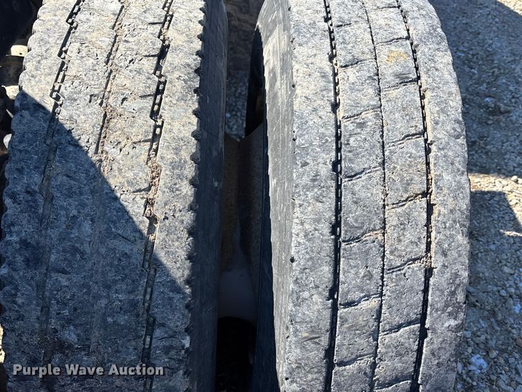 image for item FB3590 2006 International 9200i semi truck