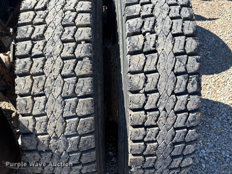 image for item FB3590 2006 International 9200i semi truck