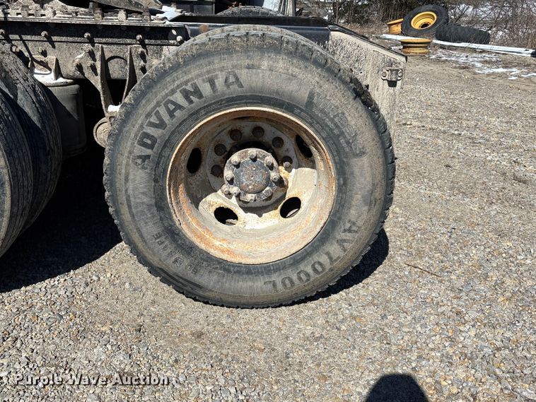 image for item FB3590 2006 International 9200i semi truck