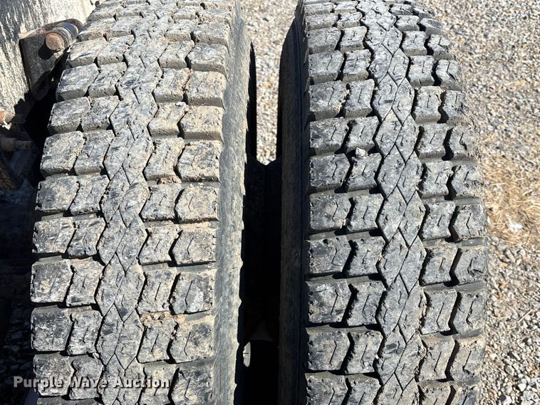 image for item FB3590 2006 International 9200i semi truck