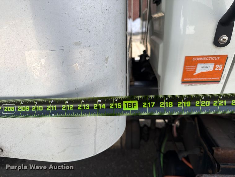 image for item FB7970 2016 International 4300 box truck