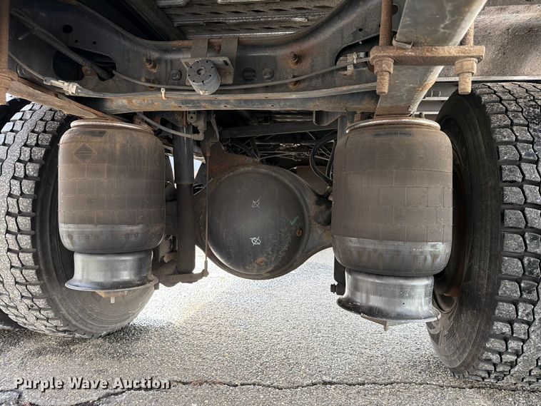 image for item FB7970 2016 International 4300 box truck