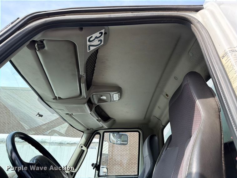image for item FB7970 2016 International 4300 box truck