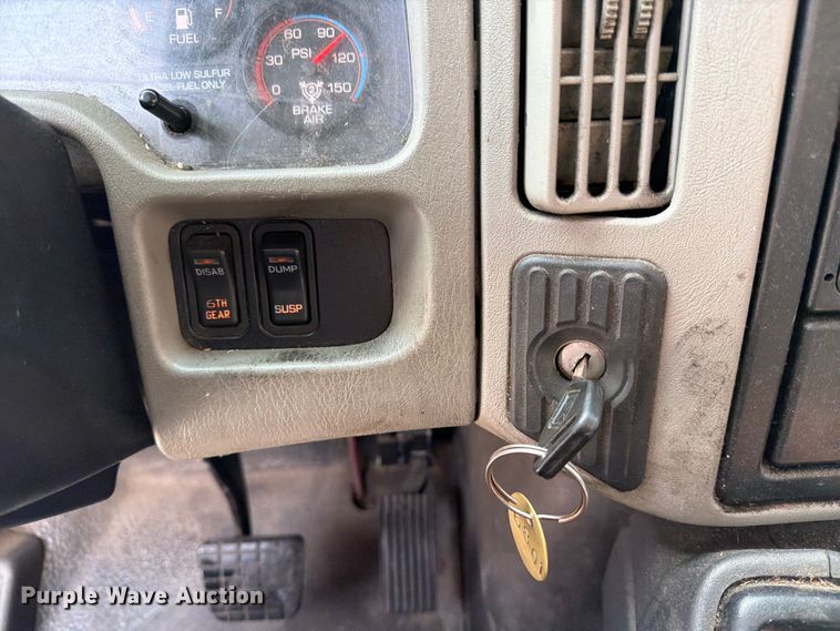 image for item FB7970 2016 International 4300 box truck
