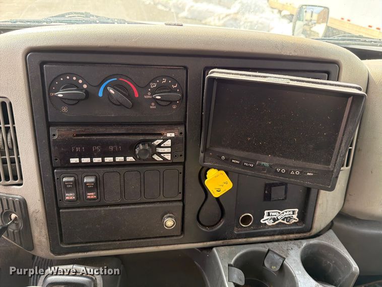 image for item FB7970 2016 International 4300 box truck