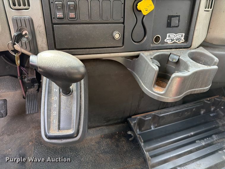 image for item FB7970 2016 International 4300 box truck