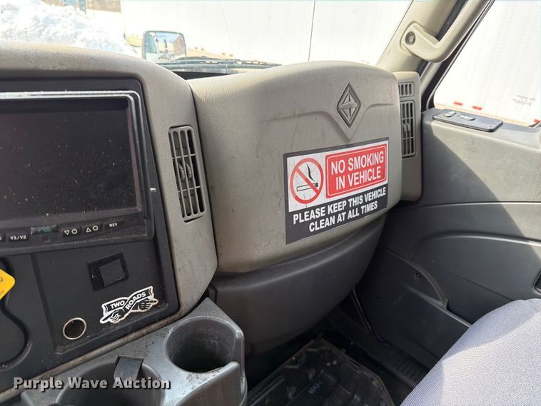 image for item FB7970 2016 International 4300 box truck