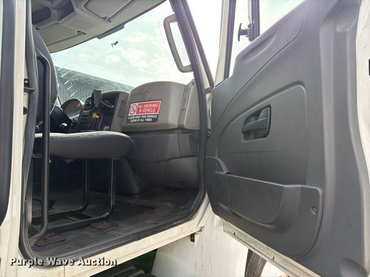 image for item FB7970 2016 International 4300 box truck